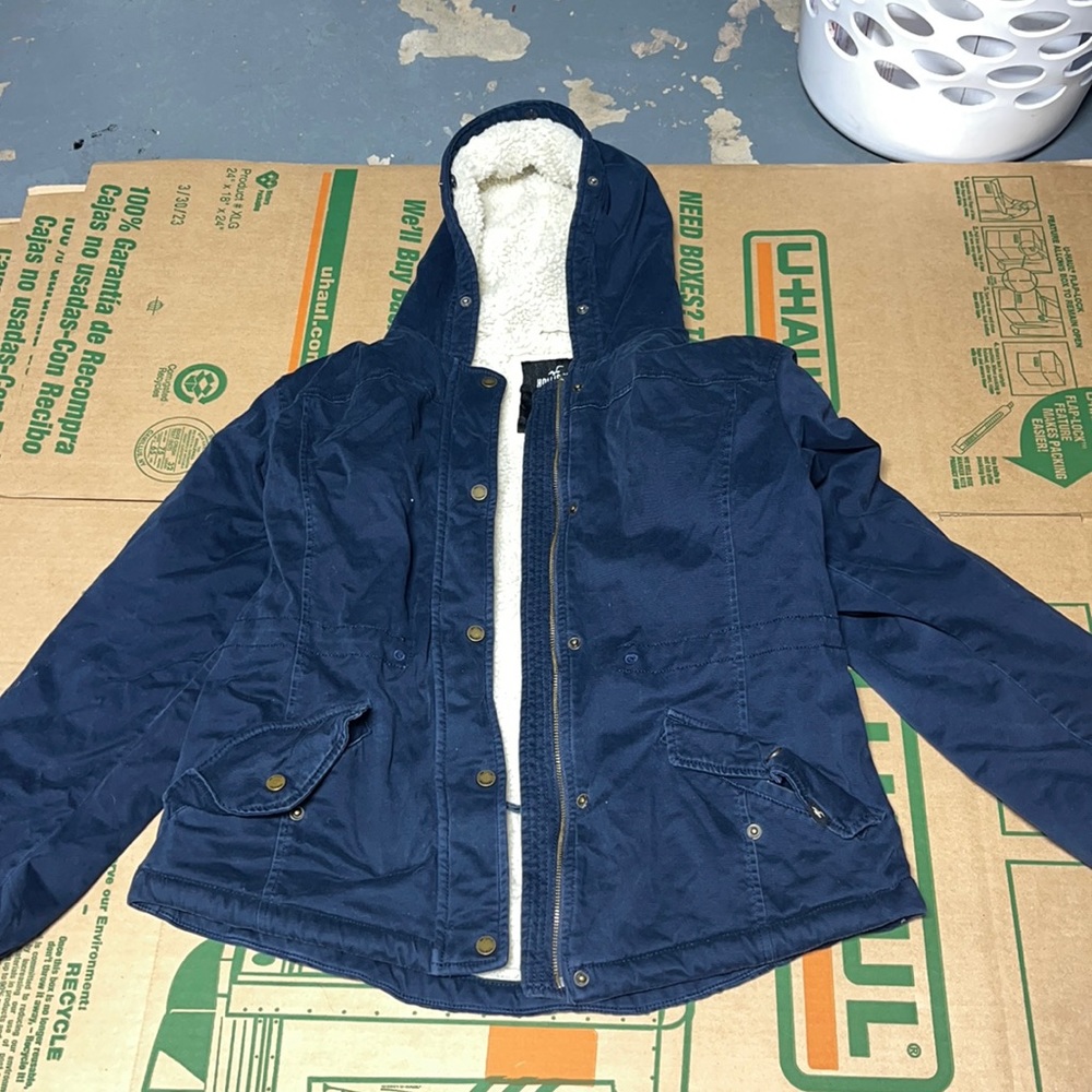 Hollister jacket size M is like teddy bear inside